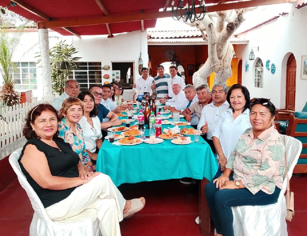 🍽️ Después del desfile, compartiendo como siempre